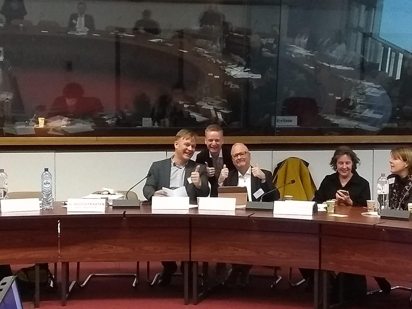 Opluchting na afloop: Simon Poelstra (links), Erwin Mulder en Eric Bos