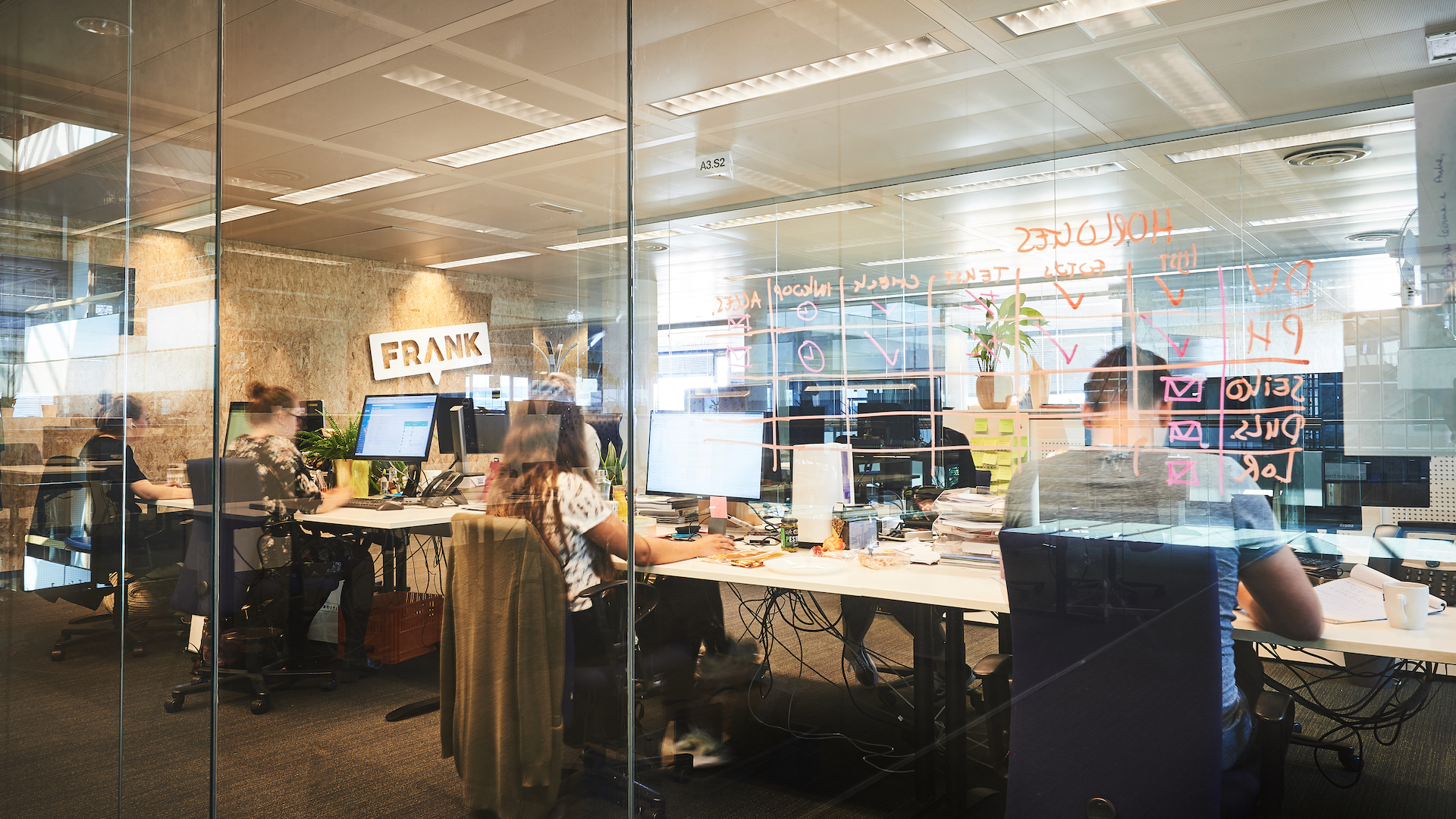 Groninger studenten voorzien online ondernemer ‘Frank’ van HR-advies