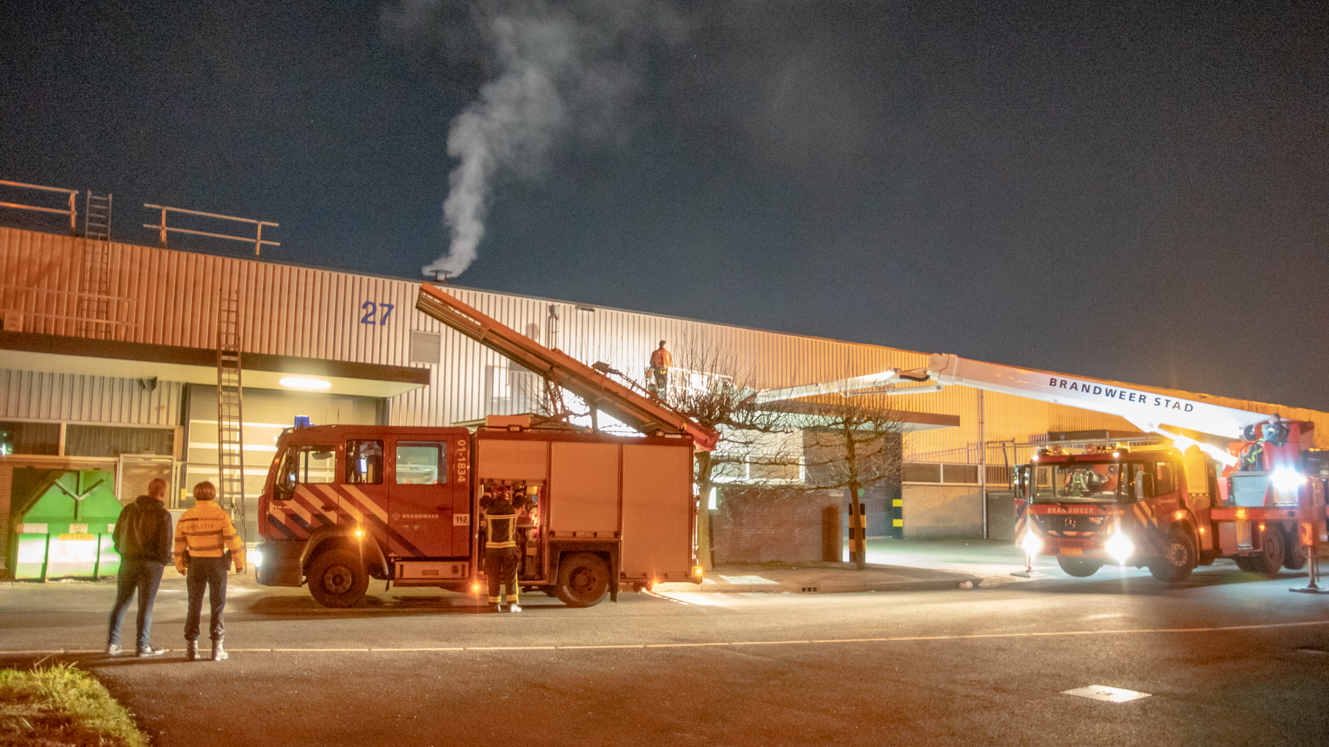 Brandweer rukt uit voor rokende schoorsteen