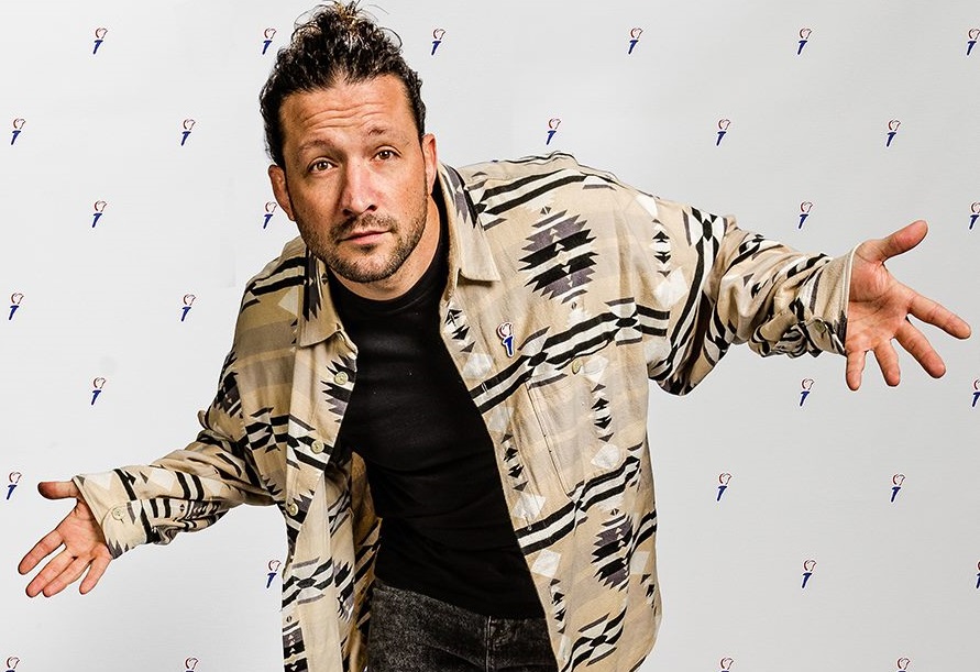 Kraantje Pappie ‘helikopteract’ op Bevrijdingsfestival