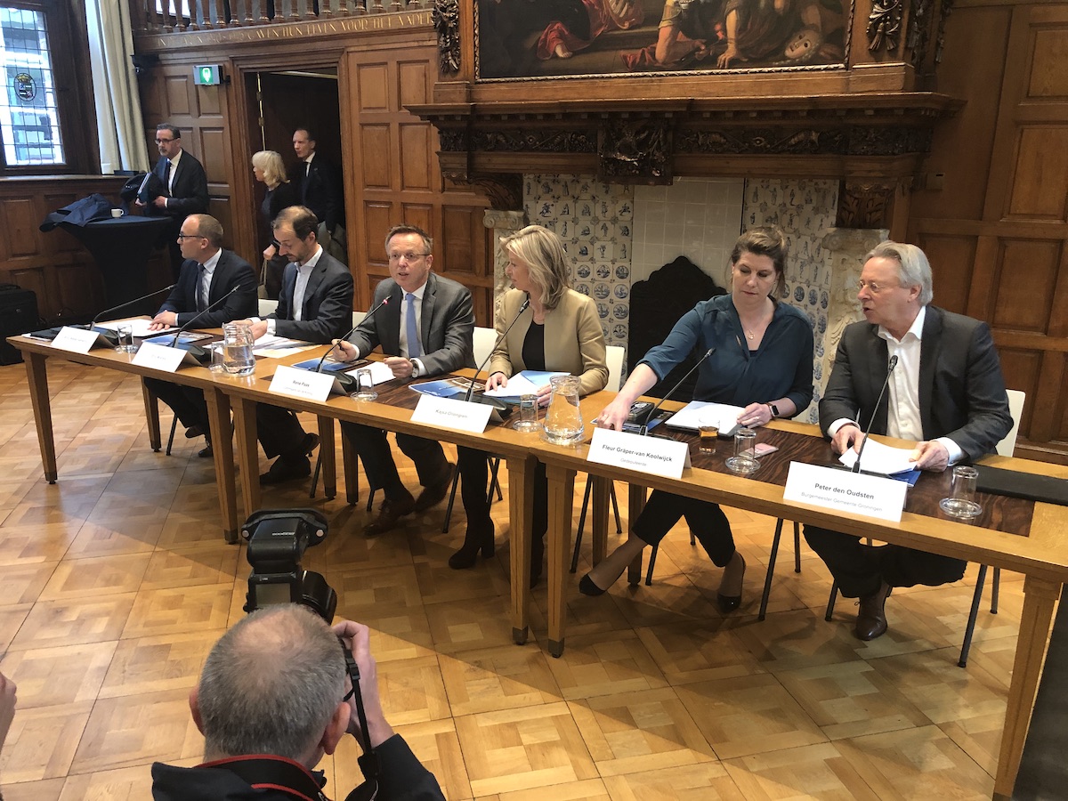 Wiebes wil versterking Groningen opkrikken