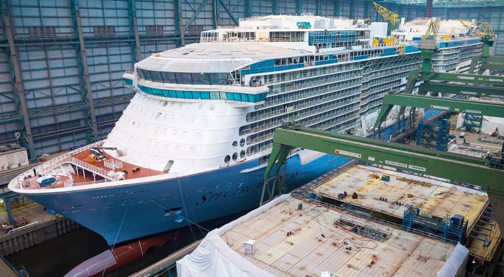 Cruiseschip Spectrum of the Seas zet dinsdagavond koers naar Eemshaven