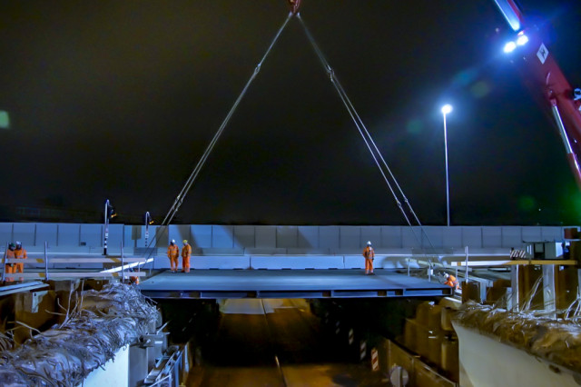 Het tijdelijke viaduct in aanbouw