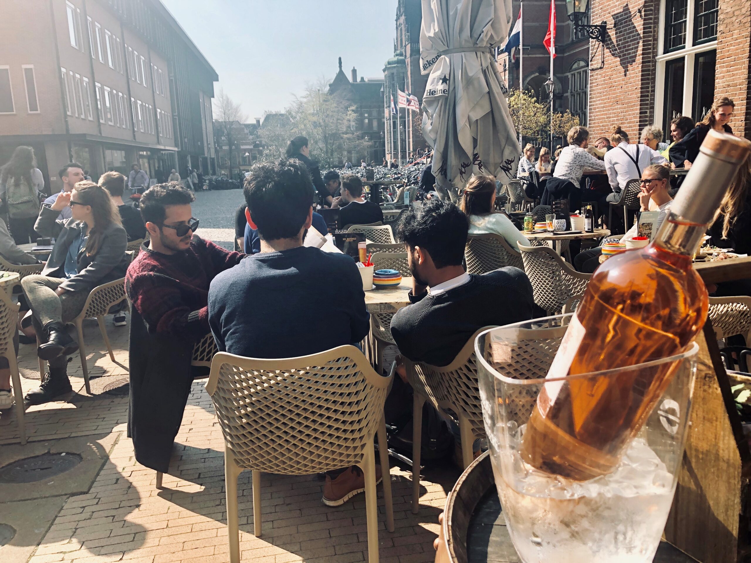 Wie kan de zin bij deze foto afmaken: 'In Groningen moet je zijn om...'