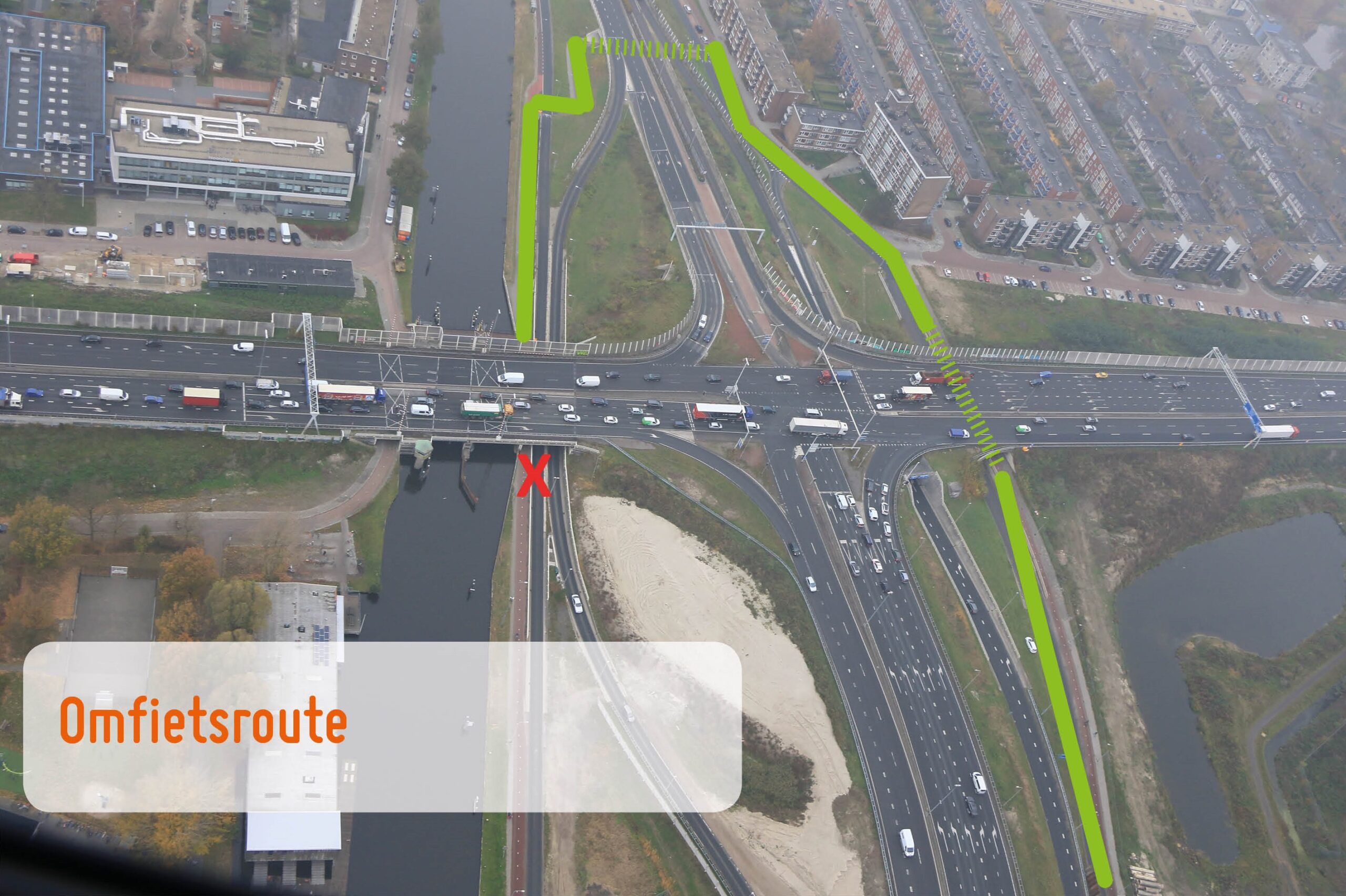 De omleiding voor fietsers: via het tunneltje onder het Emmaviaduct door (boven) en vervolgens over het Hoornsediep (rechts). Bron: Aanpak Ring Zuid.
