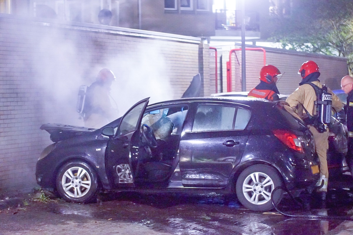 Meerdere auto’s in vlammen op in Groningen