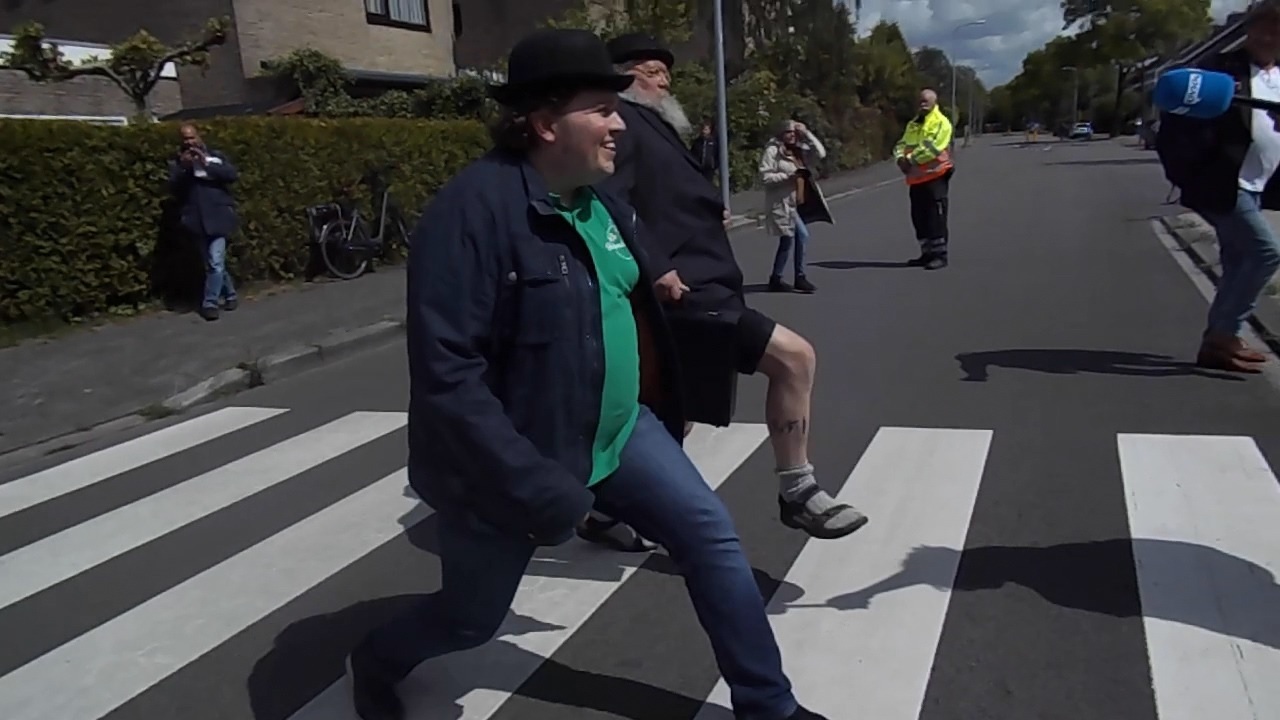 Groningen heeft nu eigen Silly Walk zebrapad (silly video)