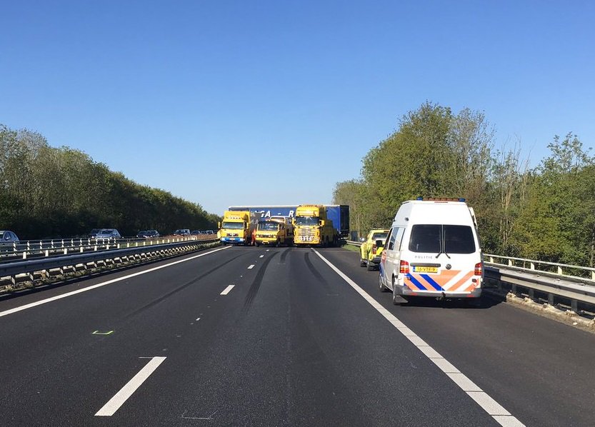 A7 bij Marum afgesloten, reizigers richting Heerenveen moeten via Meppel