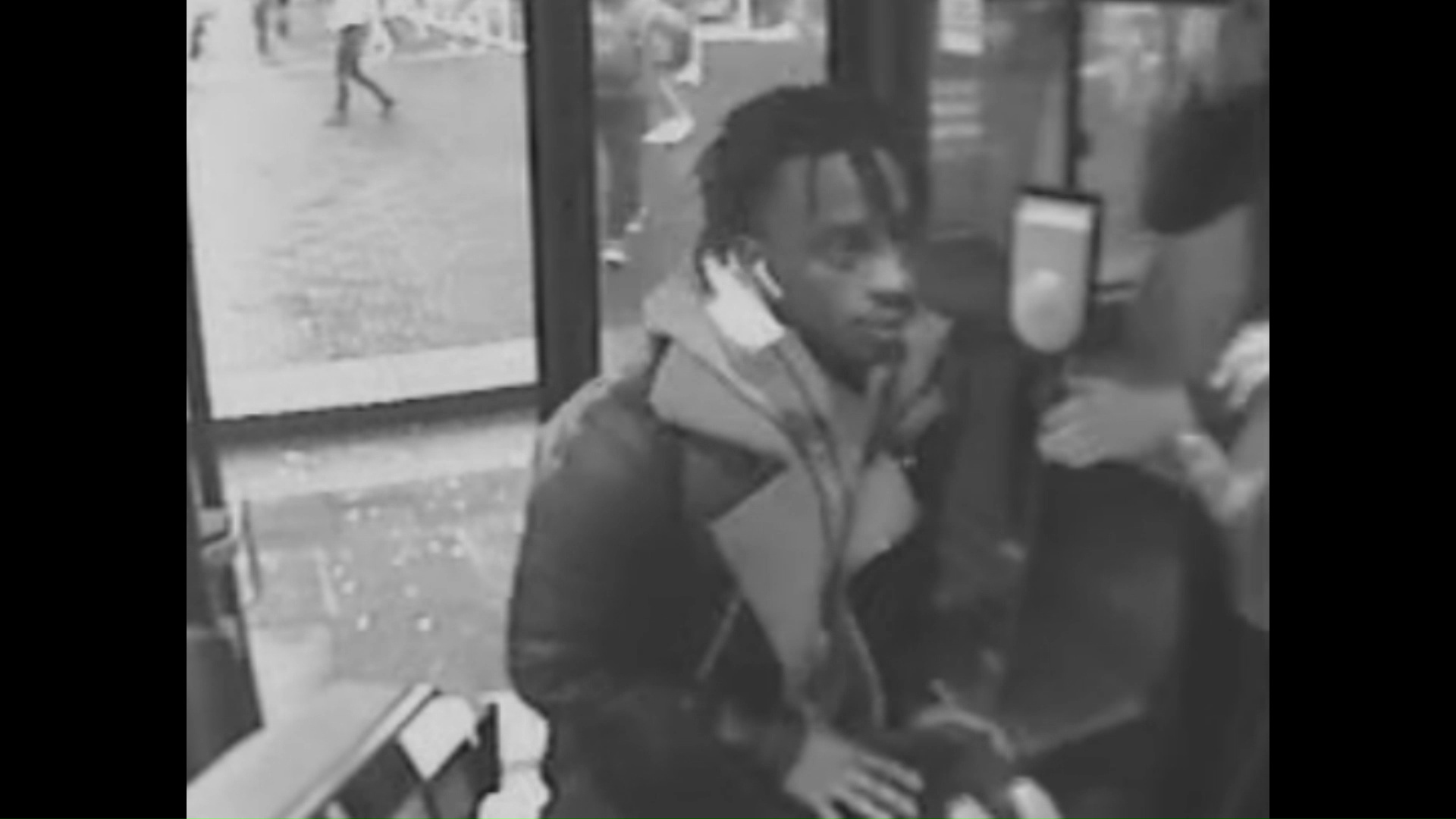 Politie toont herkenbare foto kopstotende buspassagier