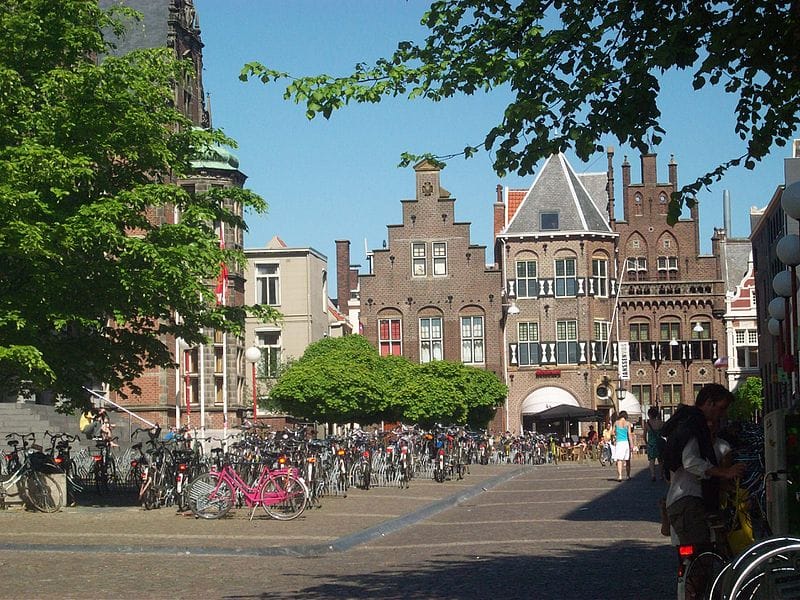 Studenten demonsteren op Broerplein tegen arrestatie Turkse studenten