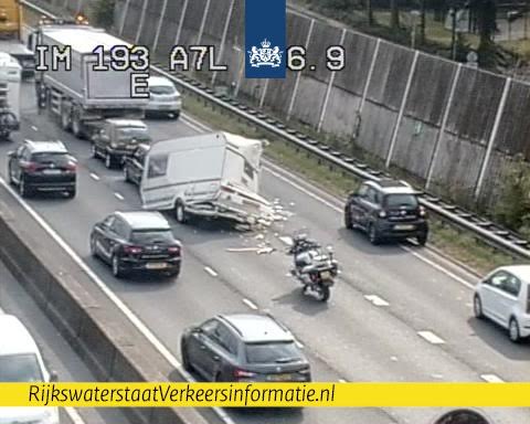 Vrachtwagen rijdt caravan total loss bij Julianaplein