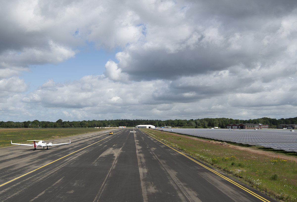 Aanleg zonnepark Groningen Airport Eelde op de helft