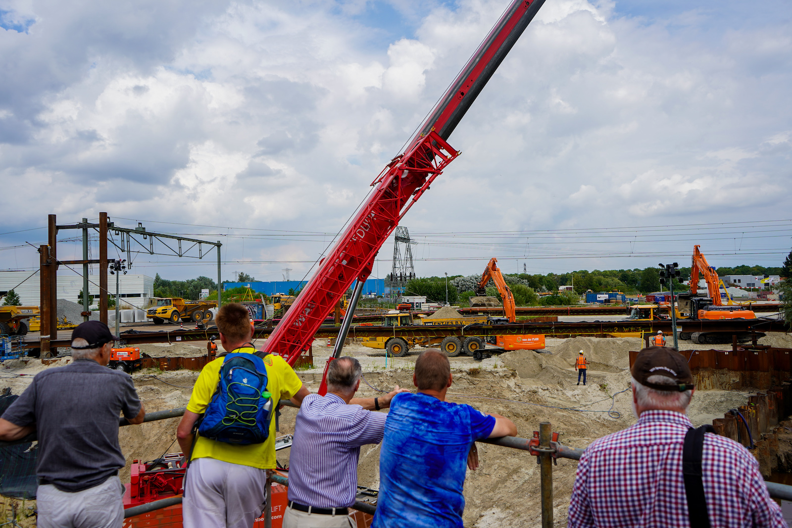 Spectaculaire klus: publieke tribunes bij werkzaamheden en inschuiven Helperzoomtunnel