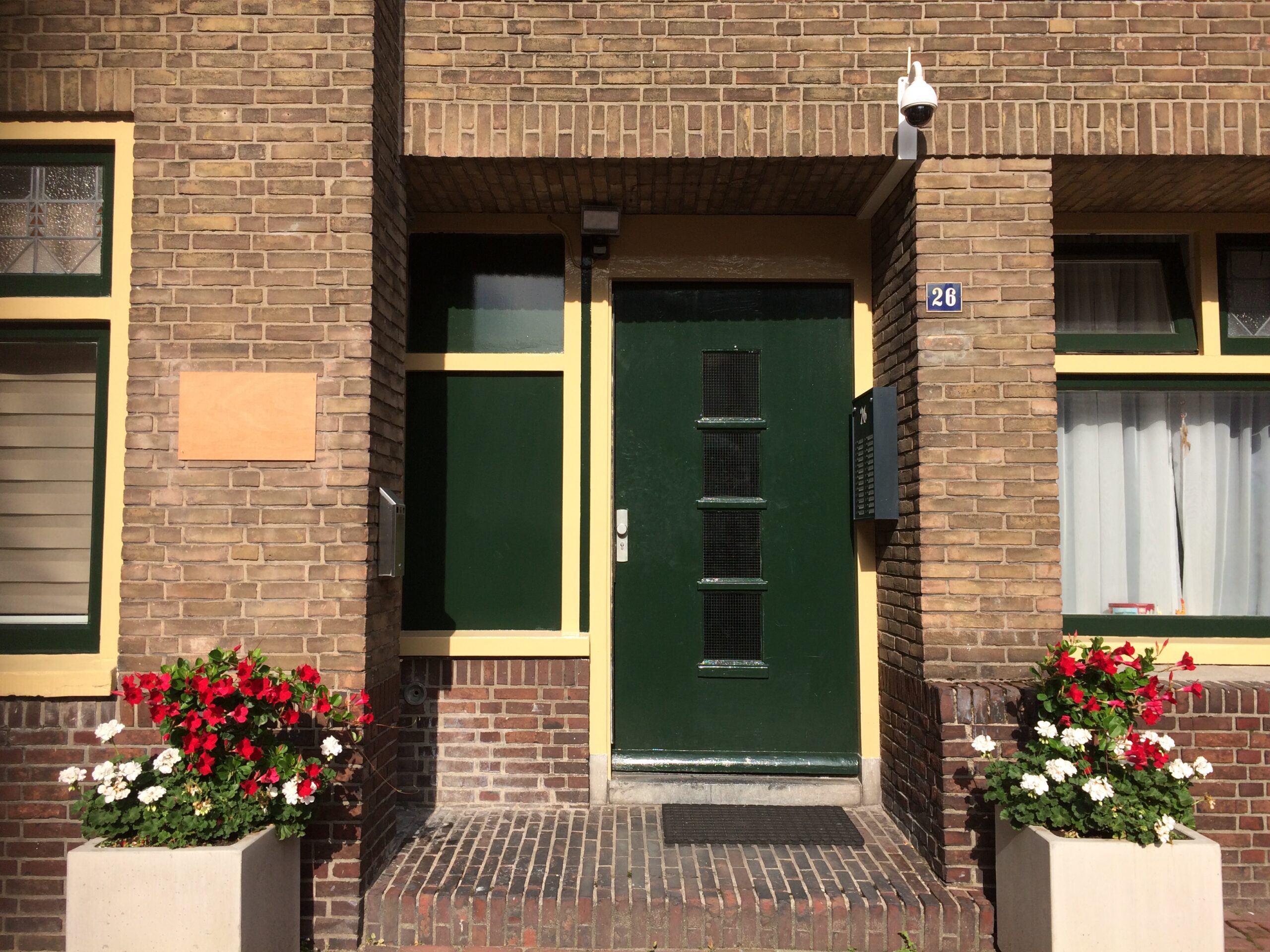 Gedenksteen voor vermoorde Groningse bewoners Joods bejaardentehuis Beth Zekenim