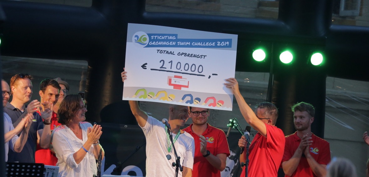 Groningen Swim Challenge brengt 210.000 euro op voor onderzoek naar kanker