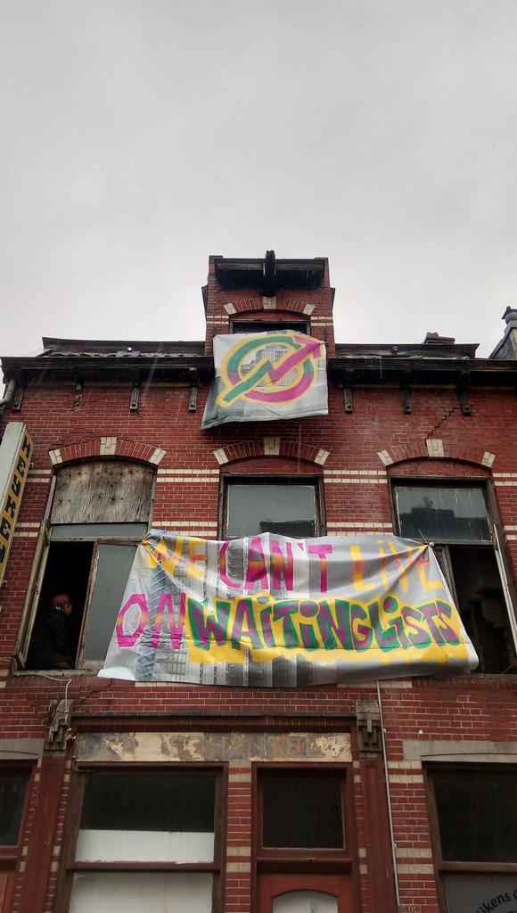 Groningse politieke partijen: woensdag spoeddebat over gekraakt Heykenspand