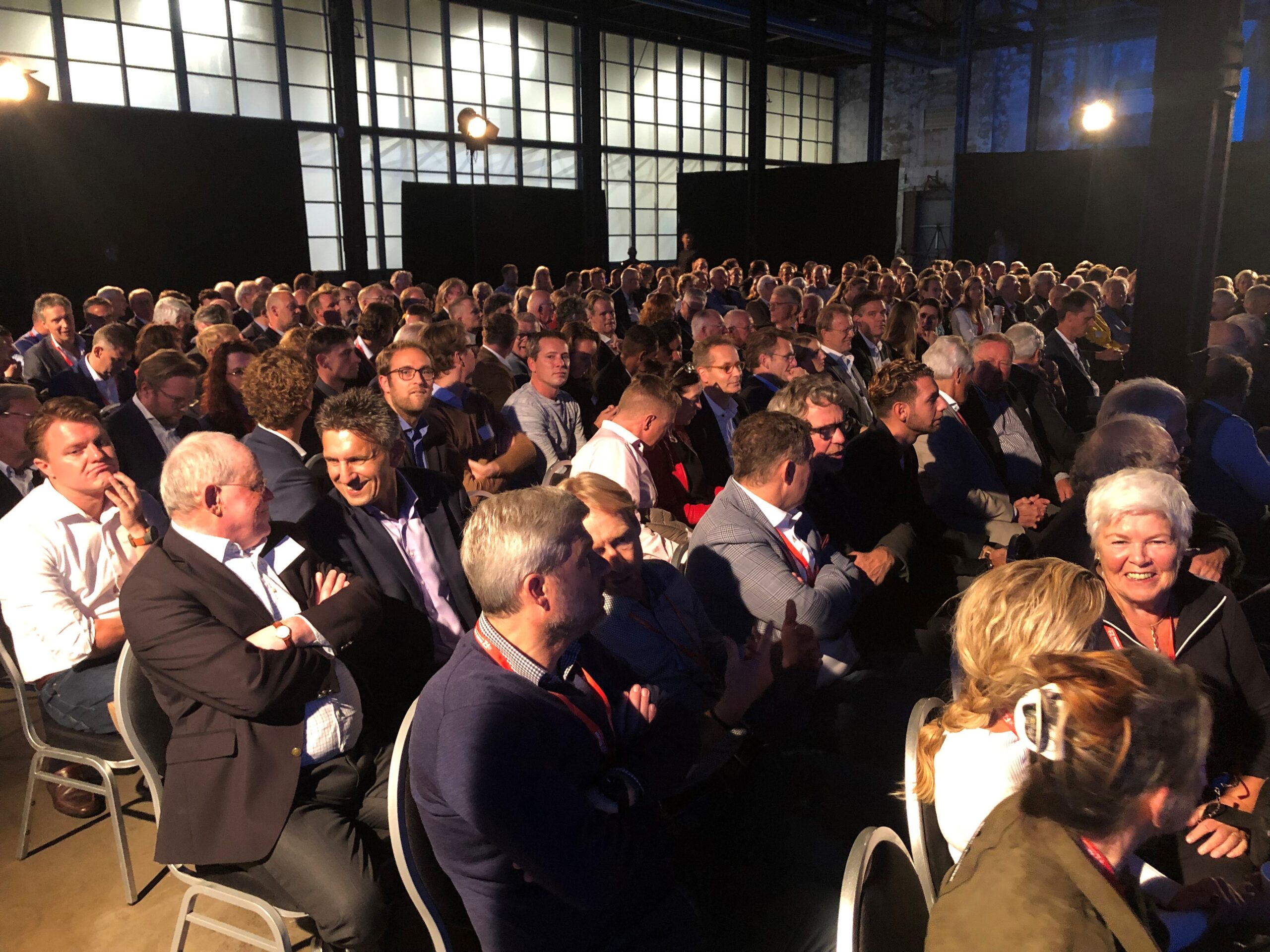 Honderden ondernemers bij lezing Amerikaanse ambassadeur Pete Hoekstra voor Commercieele Clubs