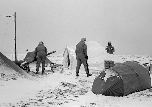 Burgemeester Schuiling opent expositie over Spitsbergen in Universiteitsmuseum 