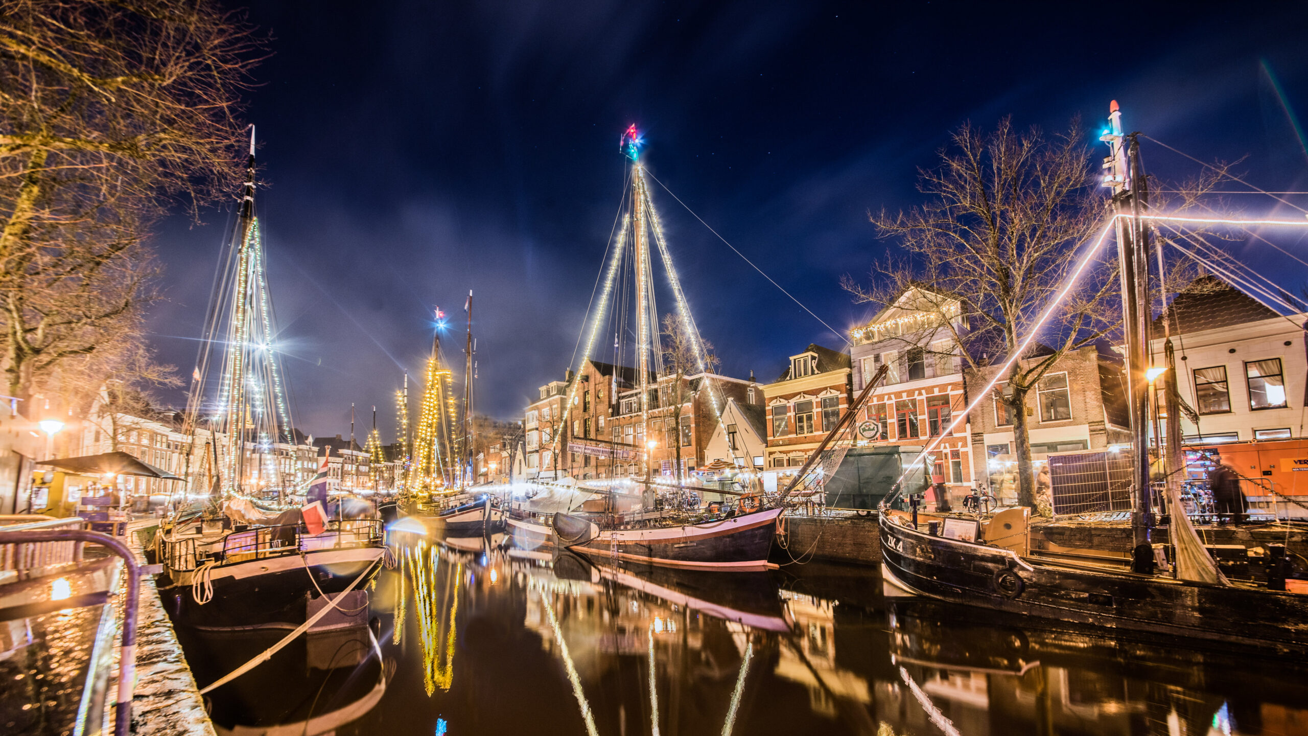 Historische schepen meren weer aan in Groningen voor WinterWelVaart