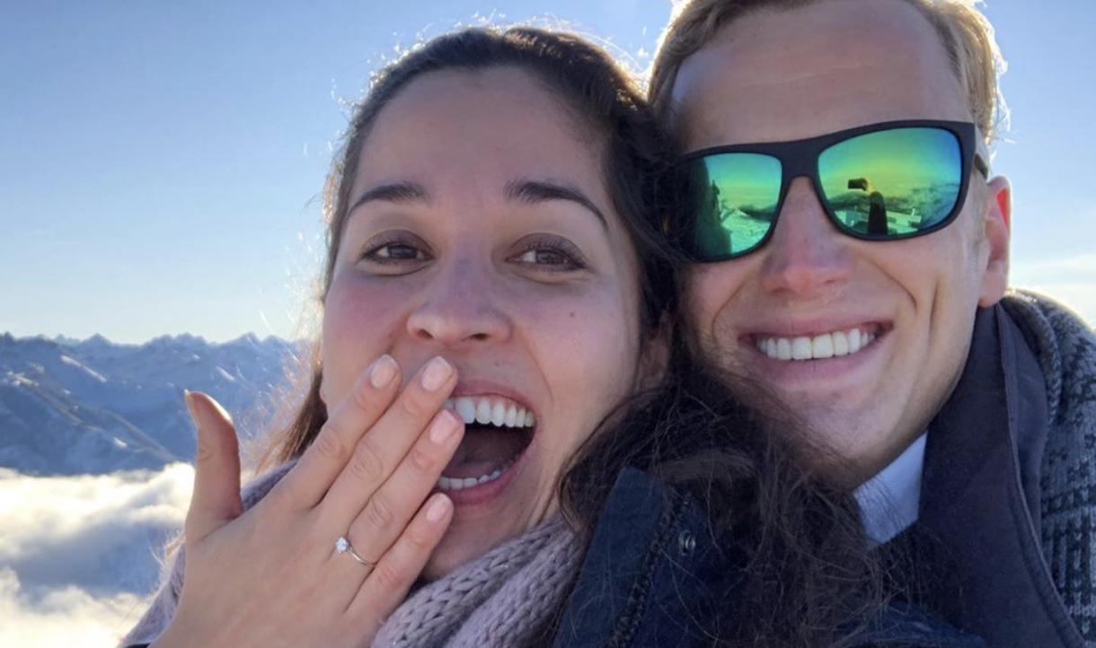 Zwemster Kromowidjojo verklapt verloving op Instagram: 'Helemaal in de wolken'