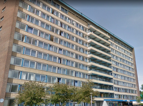 Ruit ingegooid: persoon gewond