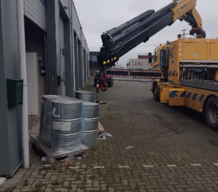 Politie onderschept 800 liter GHB-grondstof in loods aan Stavangerweg