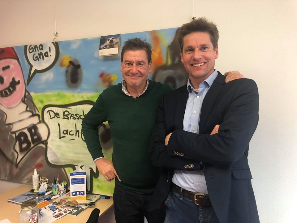 Robin van den Berg van de IT Academy (rechts) en Fred Hassert van Samenwerking Noord.