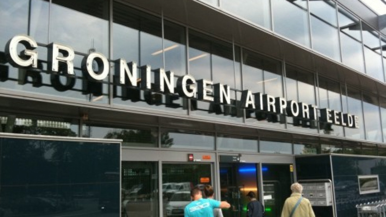 Vliegtuigje maakt noodlanding op Airport Eelde