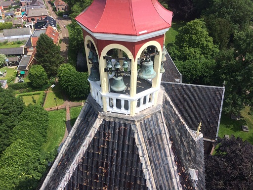 Het carillon van de kerk in Middelstum