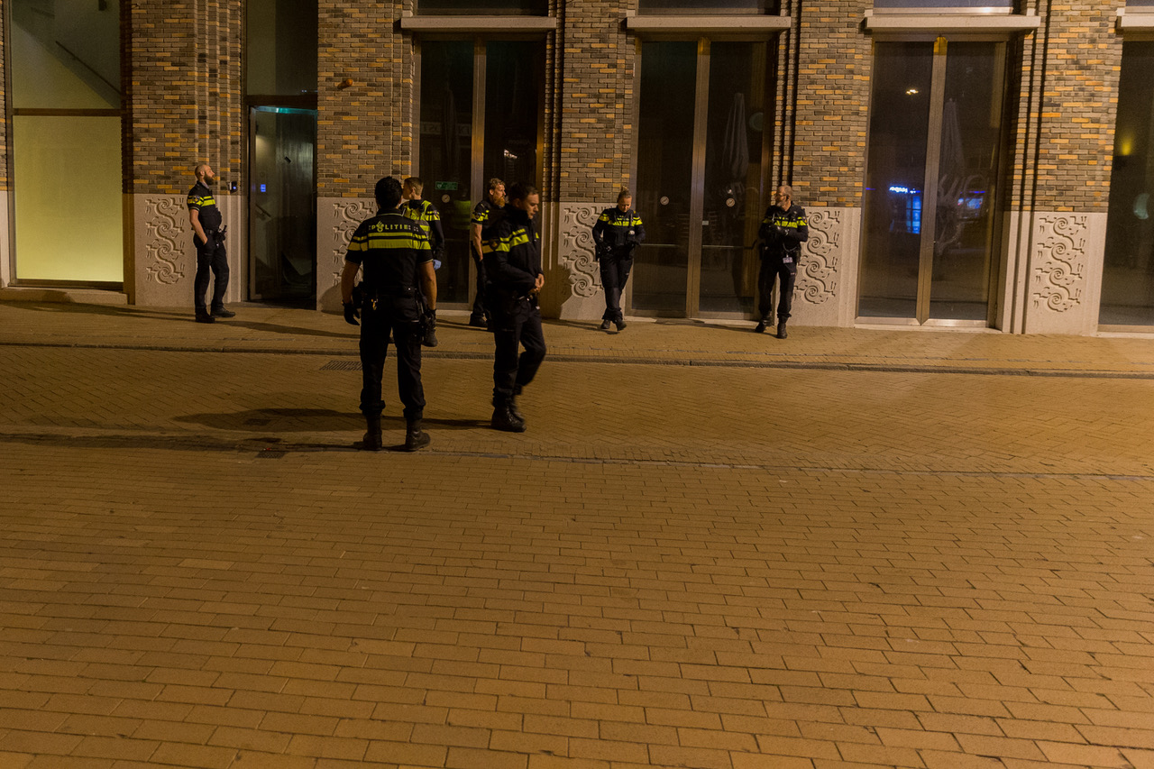 Politie slingert vijftien Vindicaters op de bon na ‘feestje’ in sociëteit aan Grote Markt