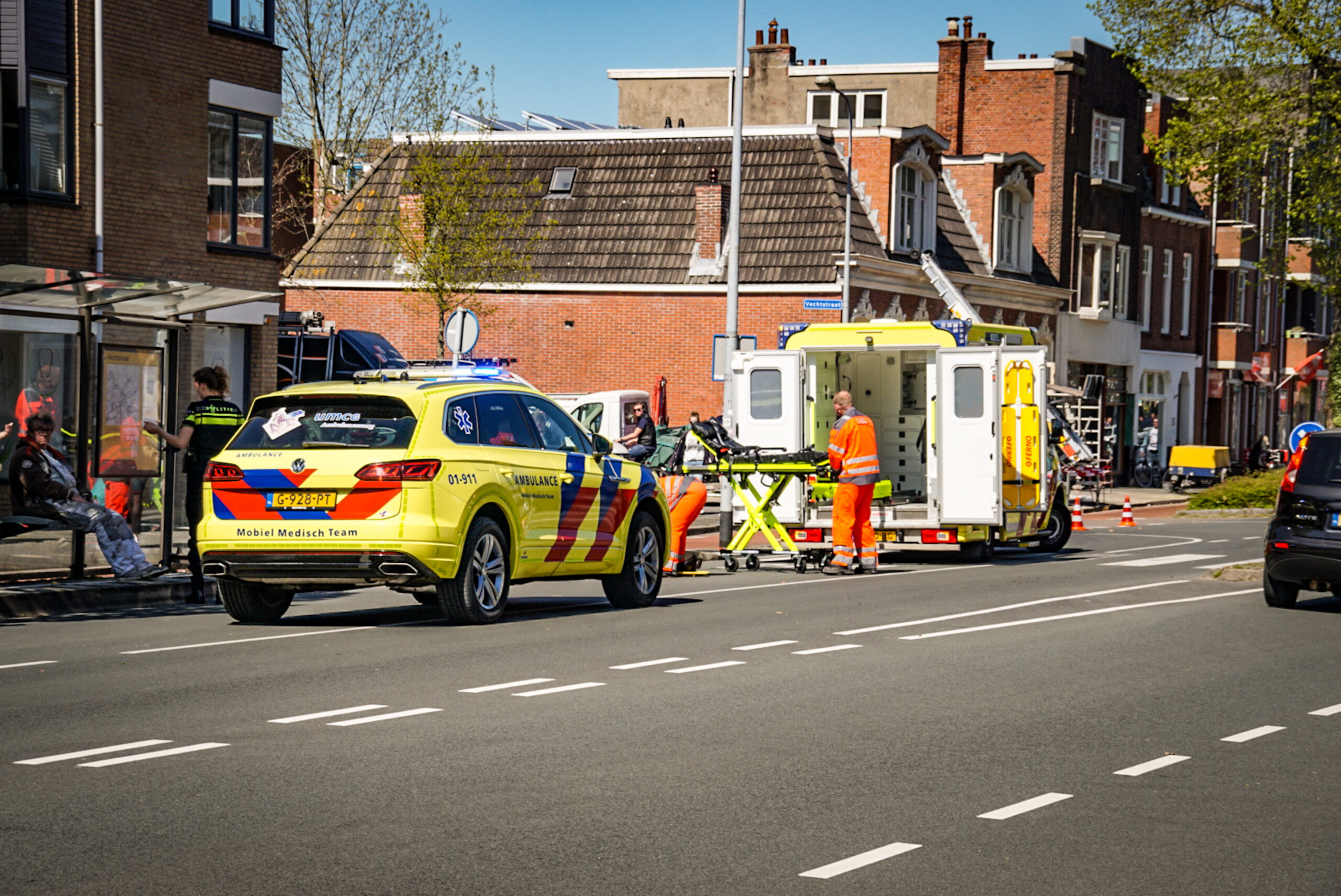 Voetganger aan Hereweg in Groningen ernstig gewond na botsing met bus