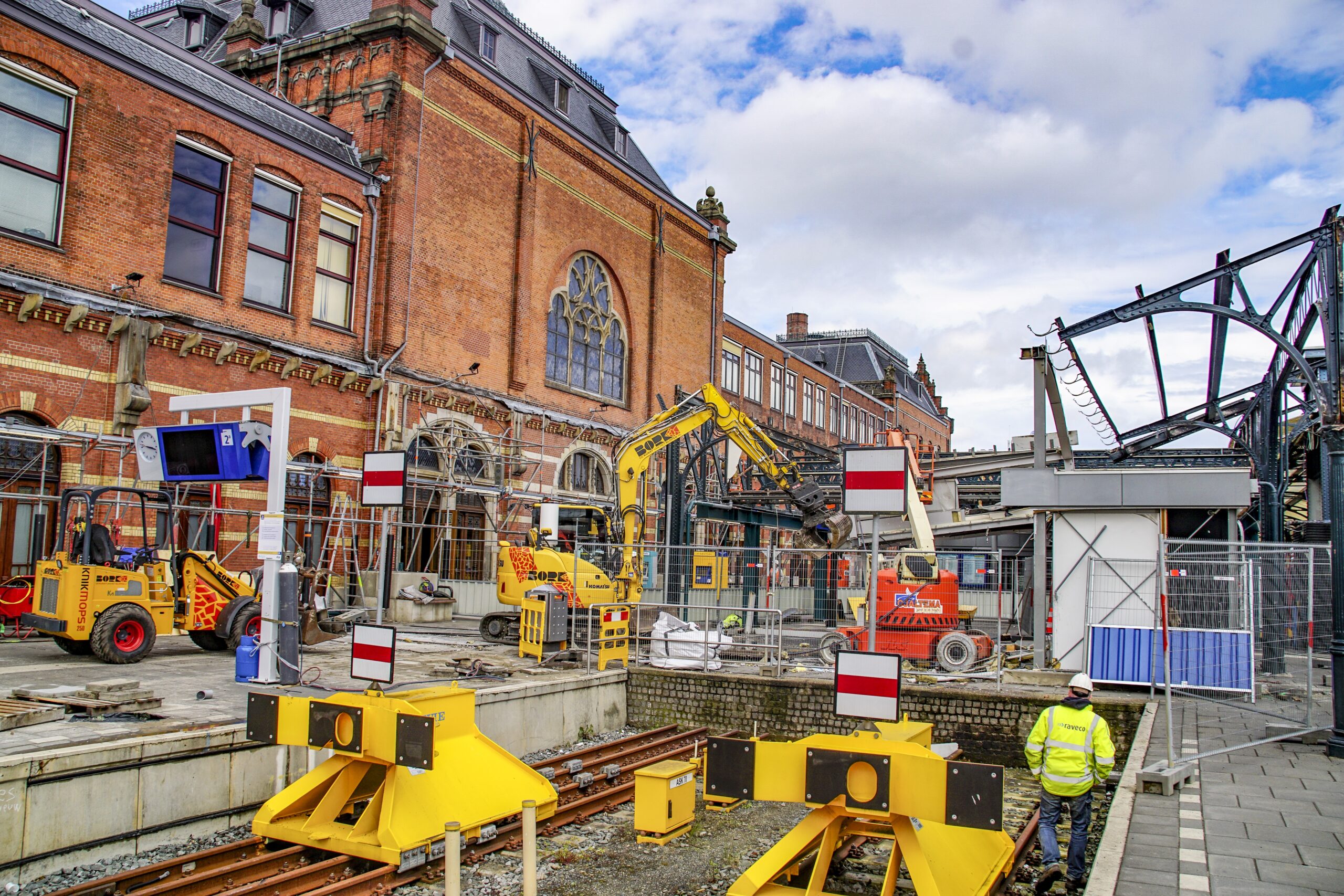 Werkzaamheden Hoofdstation Groningen in volle gang; kiosk en winkels verhuisd
