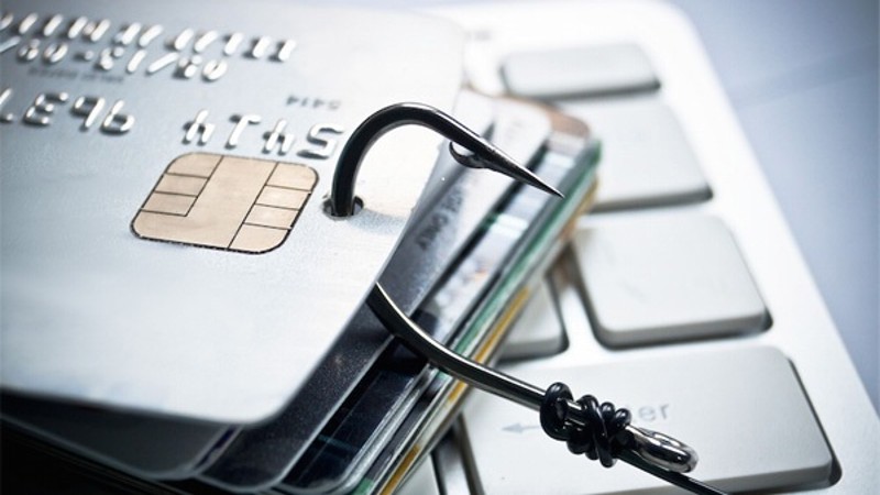 Politie houdt 21-jarige Groninger aan voor stelen van 1,1 miljoen euro via valse smsjes