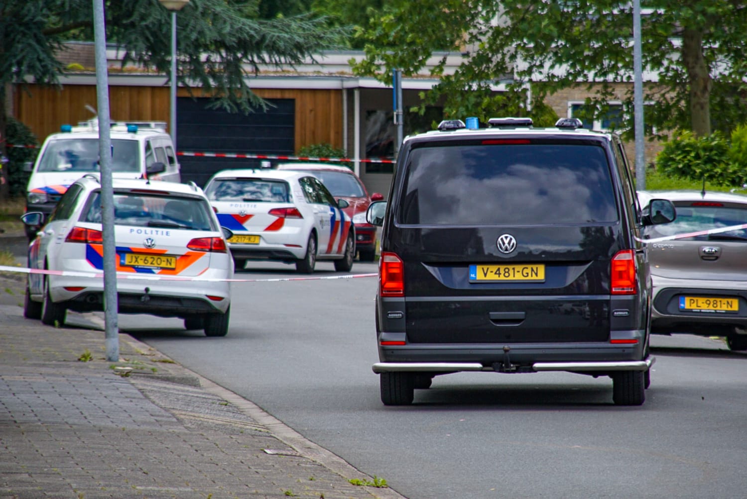 Drie aanhoudingen en gewonde na mogelijke schietpartij Zandsteenlaan