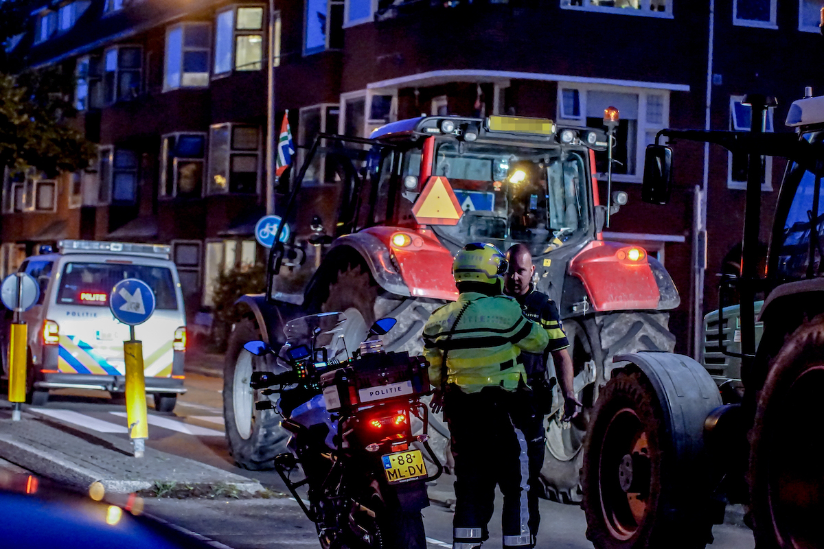 Bestuurders rondrijdende trekkers op de bon voor overtreden demonstratieverbod