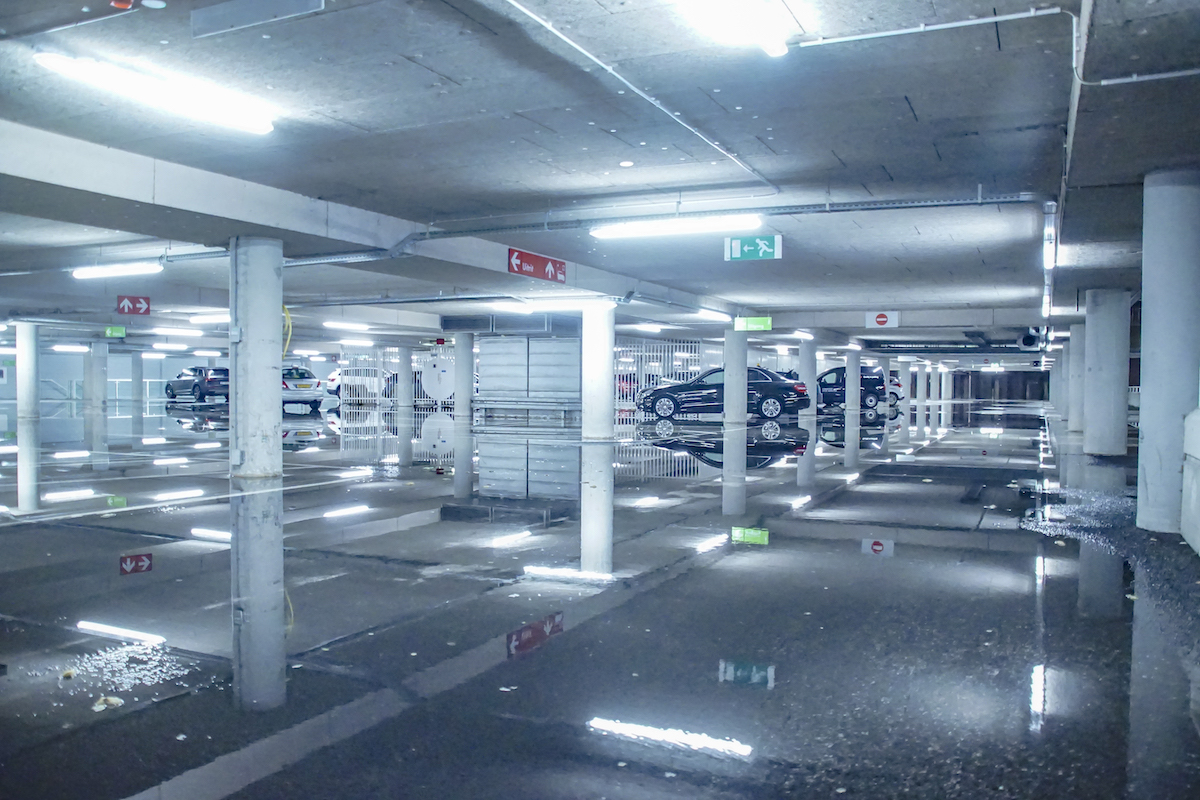 Waterlek zet parkeergarage Westerhaven blank
