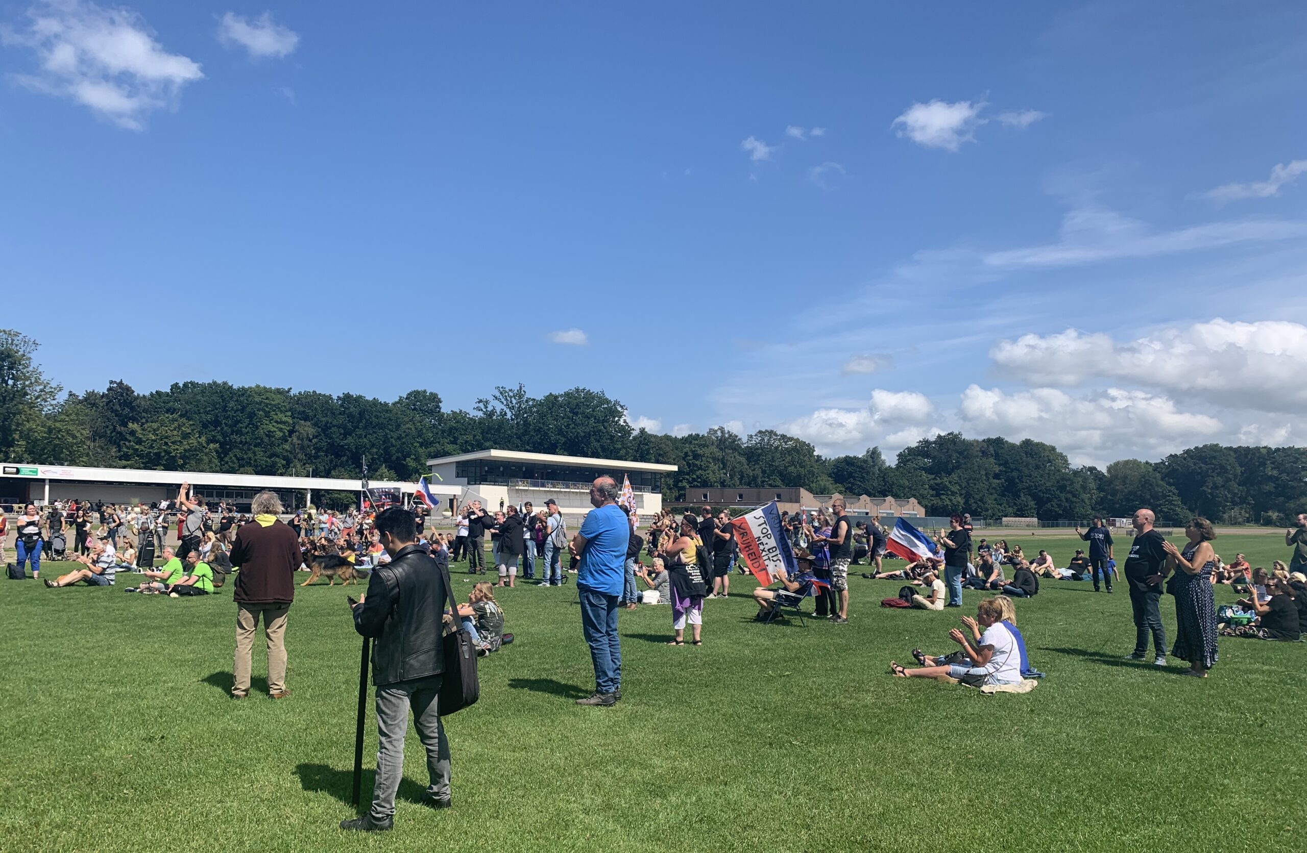 Demonstratie Drafbaan trekt zo'n tweehonderd betogers