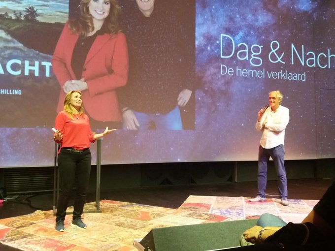 Govert (rechts) en Helga van Leur gisteravond in het Forum. Foto Twitter: @Jeffrey_Bout