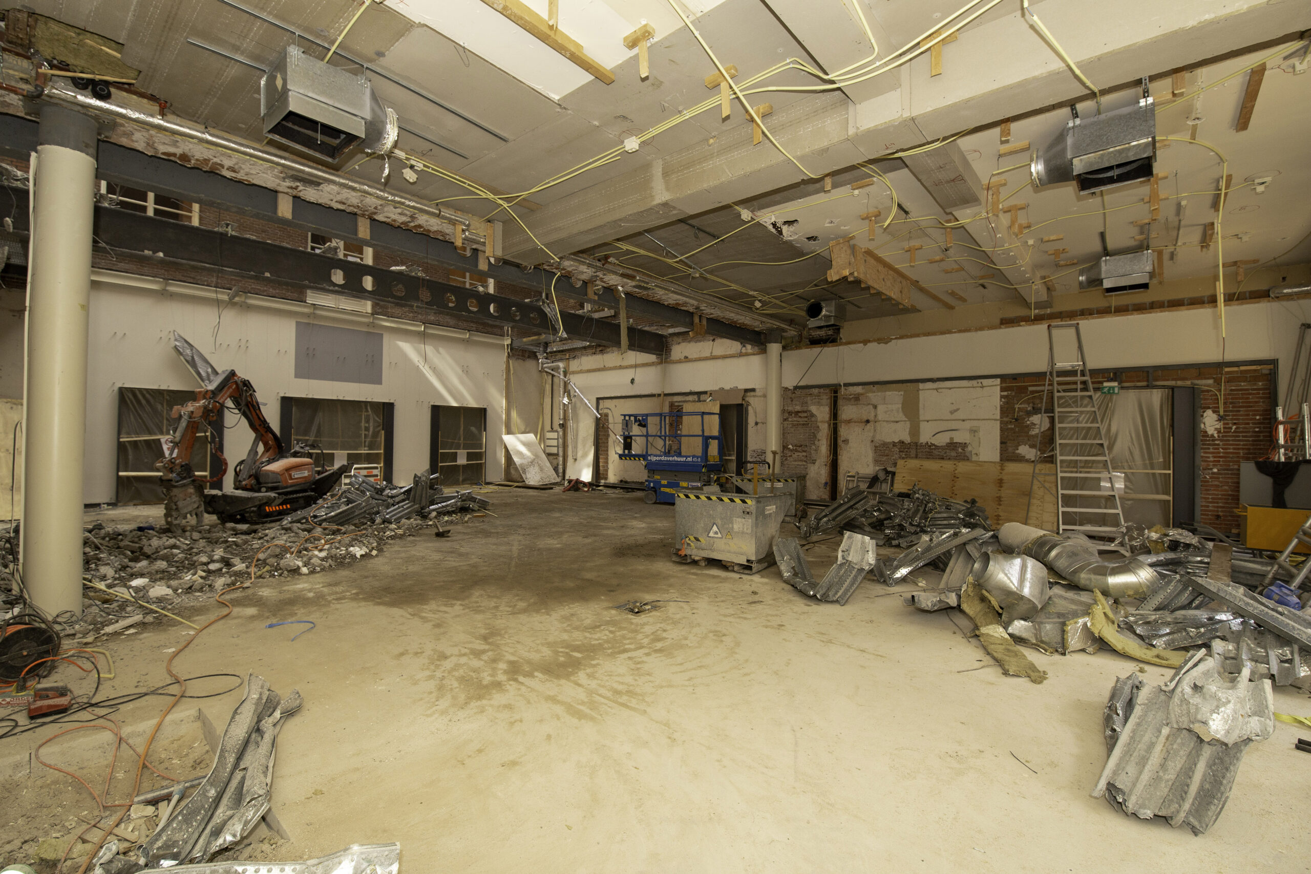 Eerste ruimtes in Stadhuis al volledig gestript; kijk mee met de verbouwing