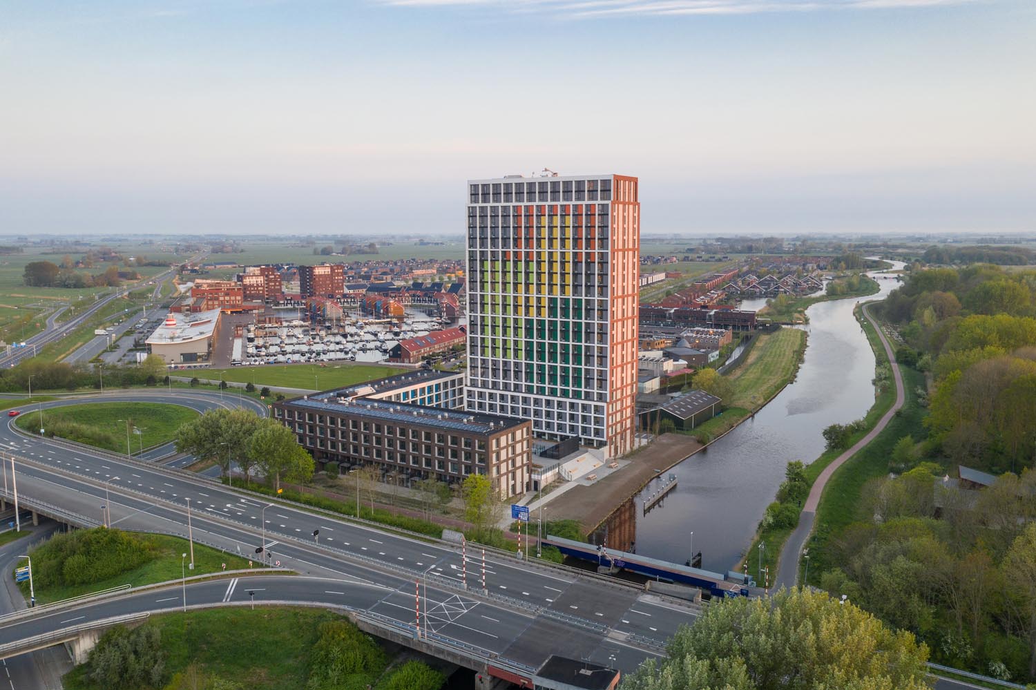Architectuurprijs Groningen: stemmen kan tot 18 september ook op complex Reitdiephaven