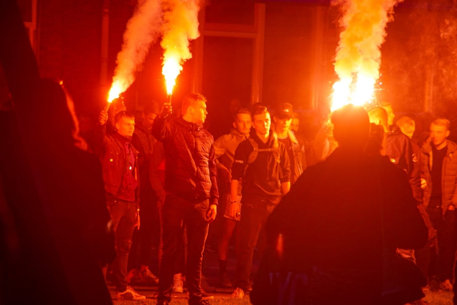 Fakkels en minuut stilte voor slachtoffer steekincident in Groningen