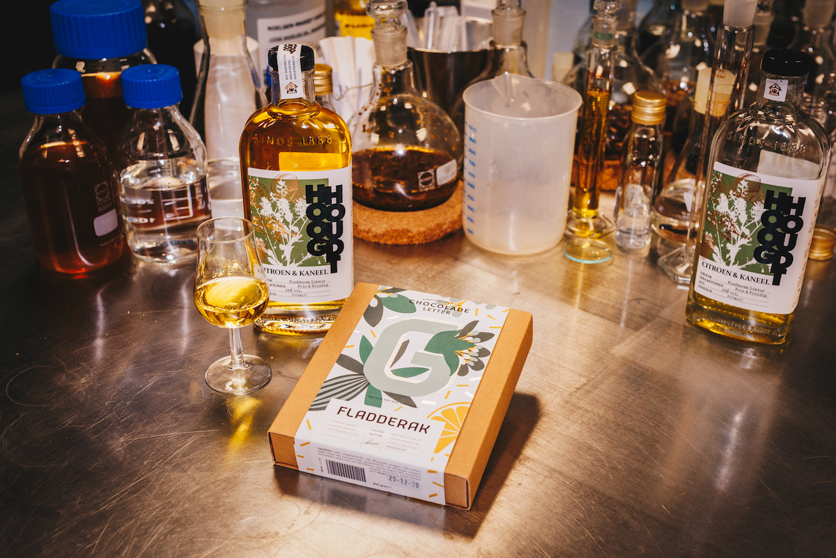 Groningse chocoladeletters in de smaken mosterd, Oude Wijvenkoek en Fladderak