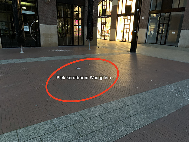 De plek op het Waagplein waar ook een boom komt
