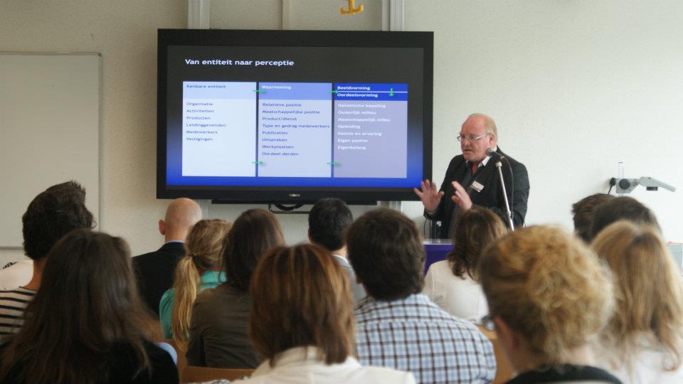 Communicatie-specialist Ben Warner, onderscheiden met ere-penning stad Groningen, overleden