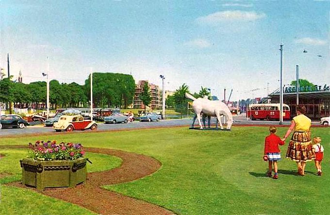 “Laten we weer gras leggen rondom het Peerd van Ome Loeks bij Station’