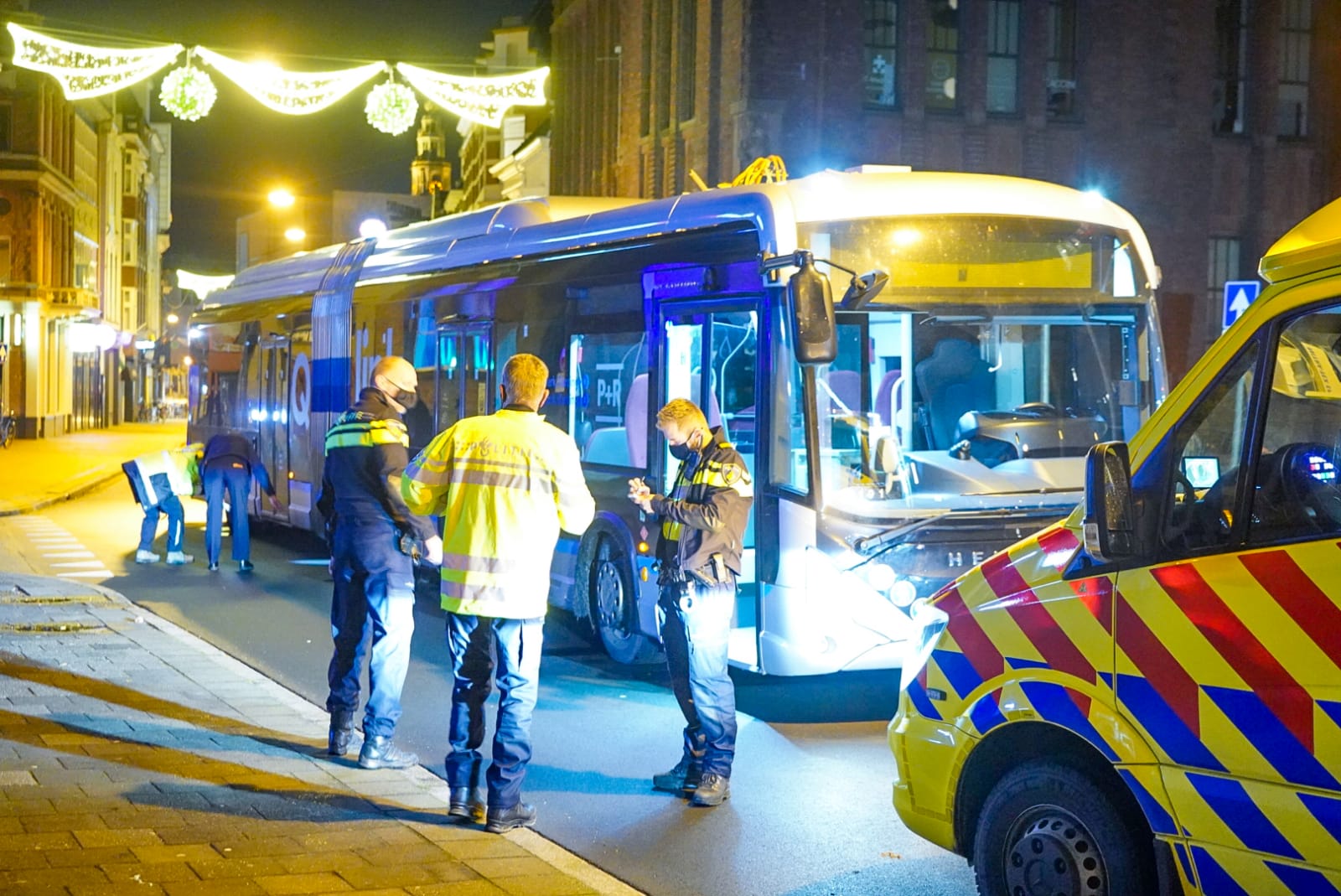Stadsbus rijdt fietser aan tijdens avondklok