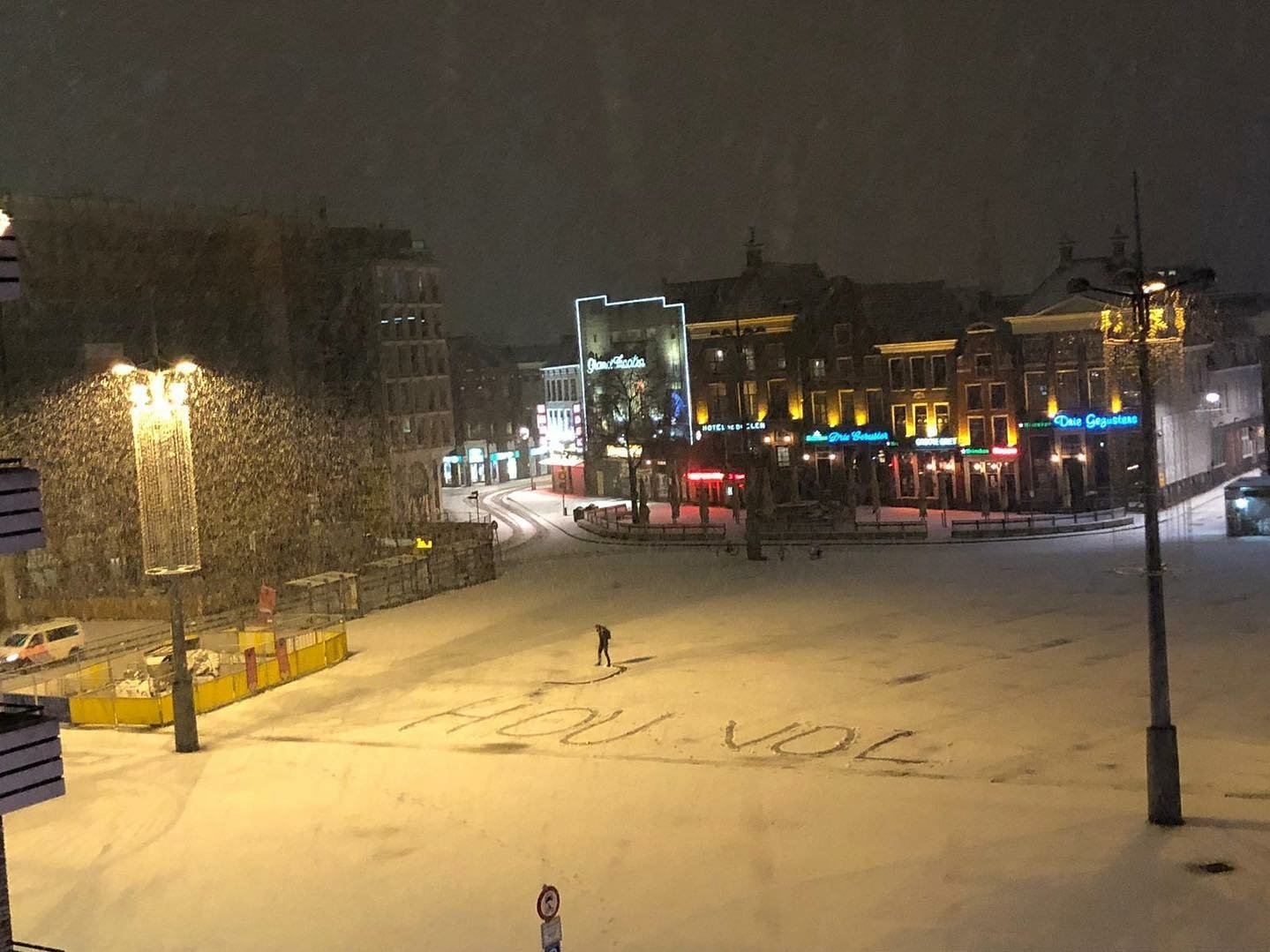 Mysterieuze sneeuwschrijver ‘wilde iets positiefs de wereld in slingeren’