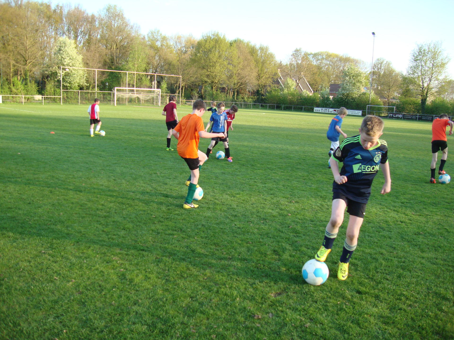 Jongeren mogen weer sporten; winkelen op afspraak; contactberoepen weer aan de slag