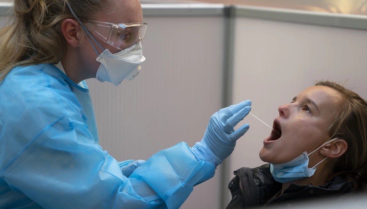 Einde aan sneltesten; GGD neemt alleen nog PCR-testen af