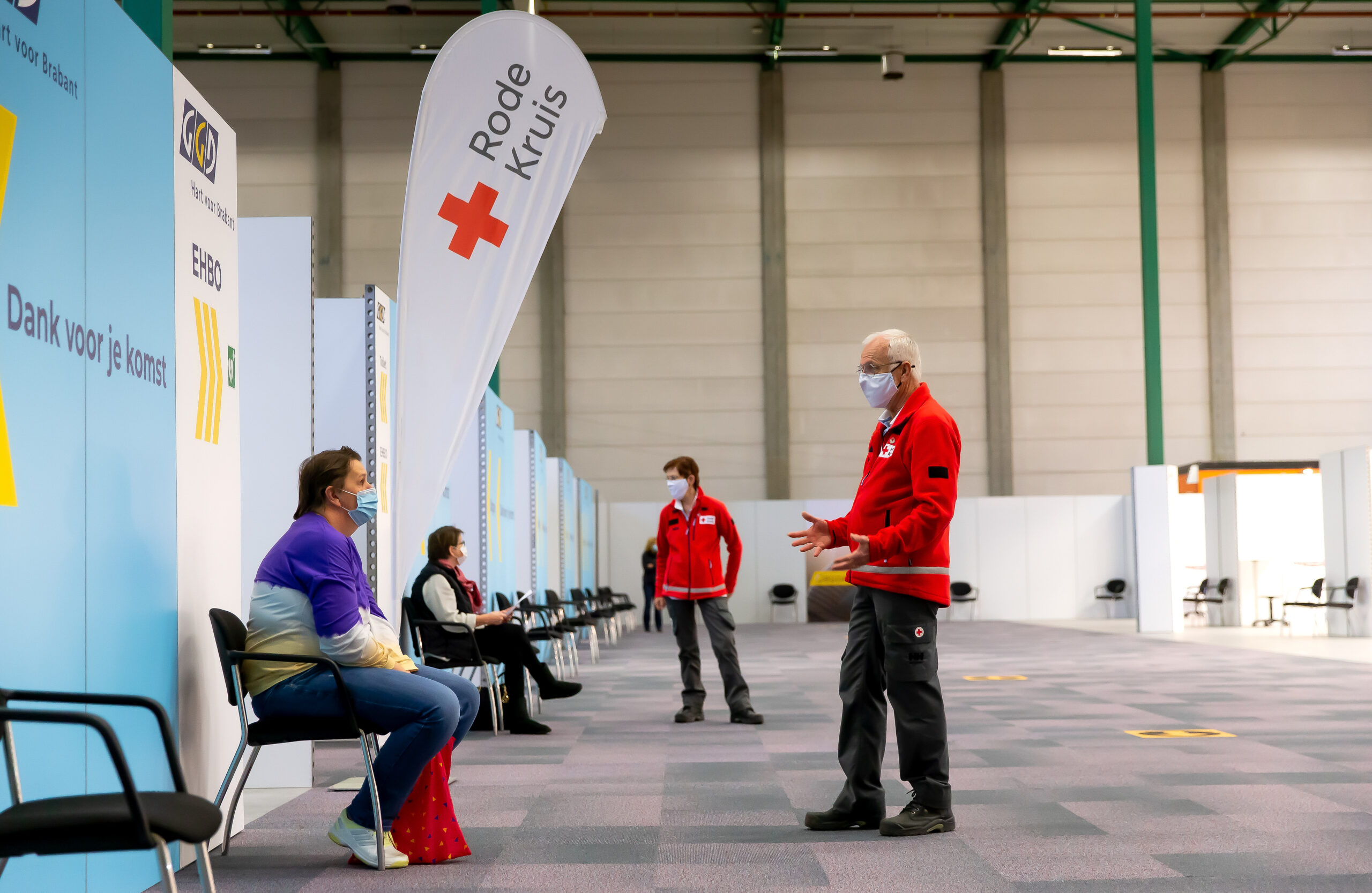 Sterke uitbreiding vaccinatielocaties: Rode Kruis zoekt extra hulpverleners in Groningen